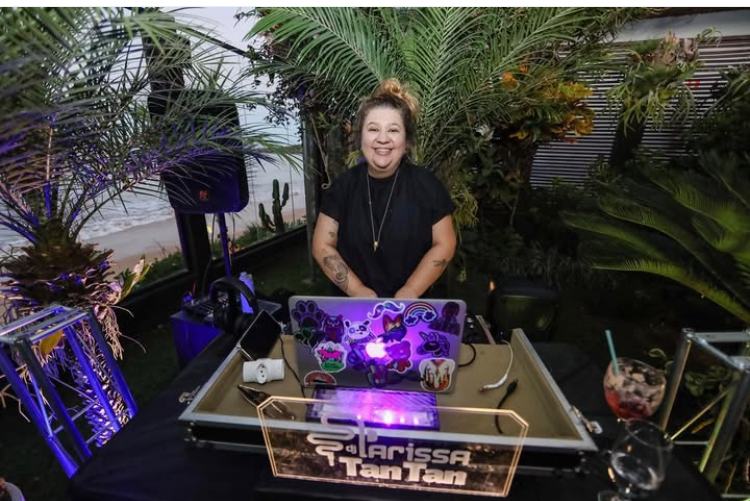 LARISSA - DJ LARISSA TANTAN